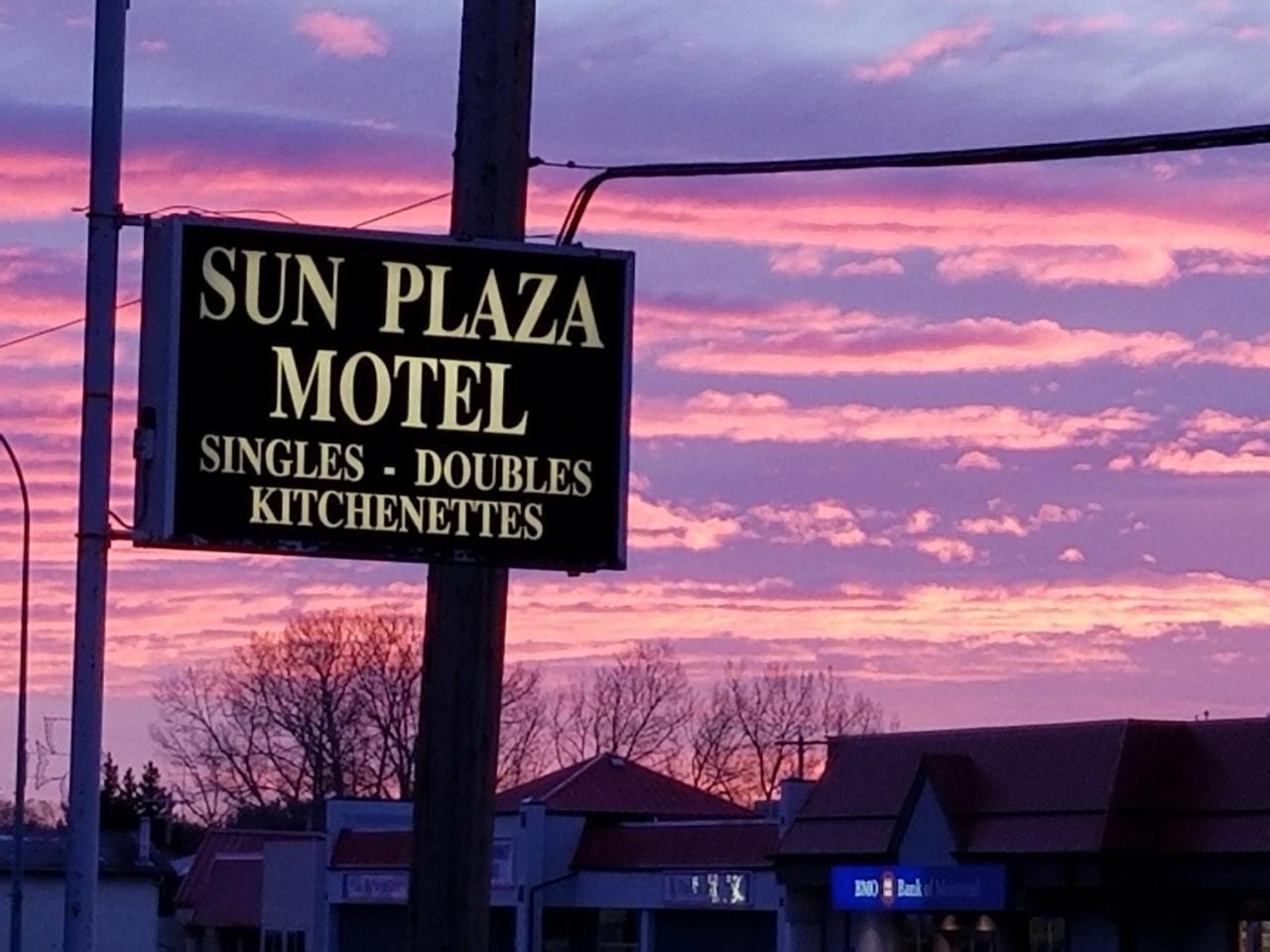 Sun Plaza Motel Sundre Exterior photo